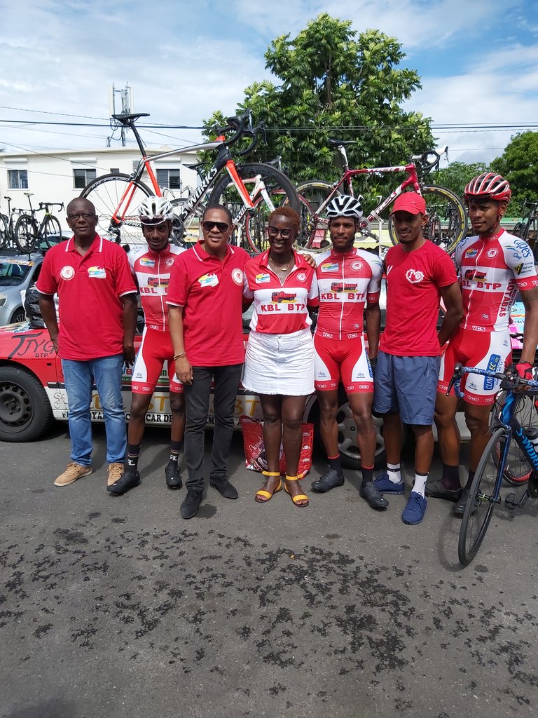 VilleSainteAnne's tweet photo. L'équipe du #VéloClubSaintannais continue de marquer de son empreinte le cyclisme guadeloupéen. Ils sont d'ailleurs soutenus par notre Miss @VilleSainteAnne #DanitziaLogis qui portent les couleurs du VCS. Bravo à #JordanNacto #kelianDuro #williamBondot #NicolasDuro https://t.co/GsYMG1EkCh