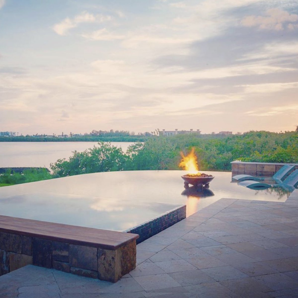 ryanhughespools's tweet image. Vanishing edge pool with an island vibe. Design and built by @ryanhughesdesign in 2015. #vanishingedgepool #infinitypool #luxuryhomes #floridaluxuryhomes #luxurypool #exoticpools #pooldesign #pool #spa #stpetersburgflorida #floridapoolbuilders #floridapooldesigner #outdoorliving