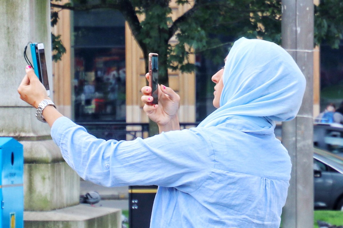 Naburn2's tweet photo. I take a lot of #photos & see lots of people doing the same Sometimes I wonder if we take too many Take this example in #Glasgow me #photographing a man taking a #photo of a woman taking a photo on one #phone of a photo she was taking on #anotherphone
#onlyinGlasgow @Glasgow_Live https://t.co/hdLeDzwvtI