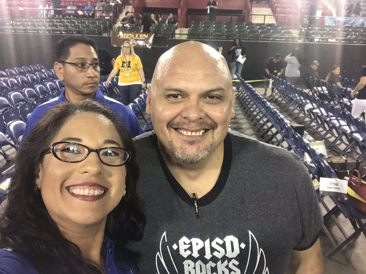 NuriRobles1's tweet photo. #EPISDconvocation2019 #IamEPISD FEELING THE LOVE!!! https://t.co/CF5Ikffrls