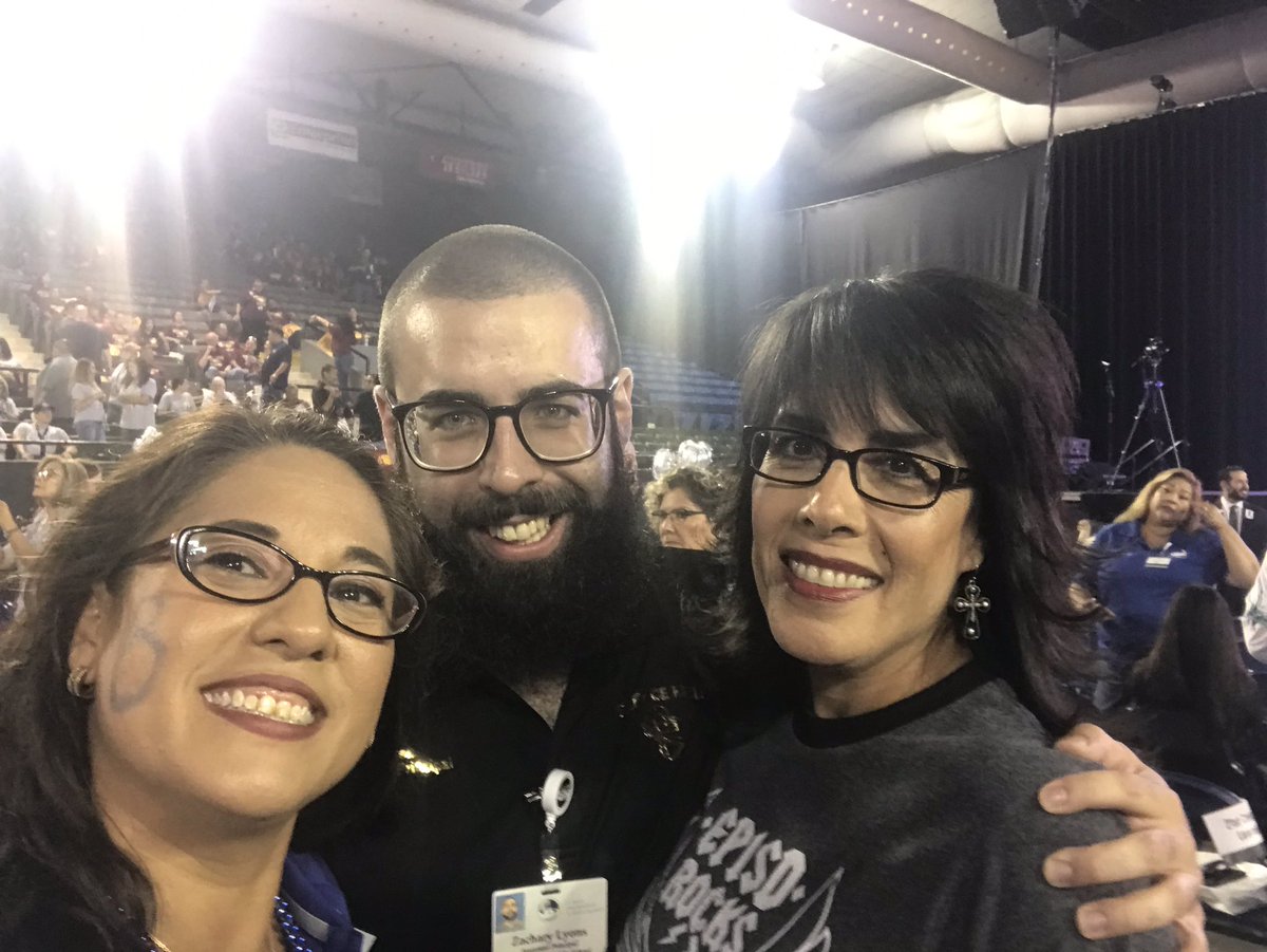 NuriRobles1's tweet photo. #EPISDconvocation2019 #IamEPISD FEELING THE LOVE!!! https://t.co/CF5Ikffrls