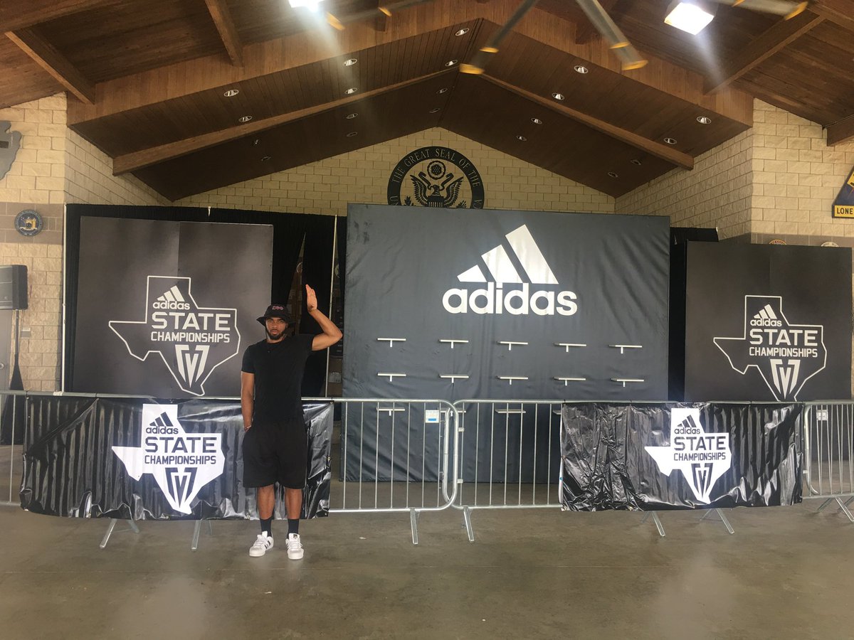 NDDQues's tweet photo. Bro. Malcolm Willis has made the most of his summer! Bro. Willis interned w/ Bryan College Station Sports and Events as lead supervisor over all events. He also worked with the Olympic National Governing Body in the Diversity & Inclusion Sector.
#NotoriousNDD🐕🦴
M•S•P•U https://t.co/Rw0qRk4ePD