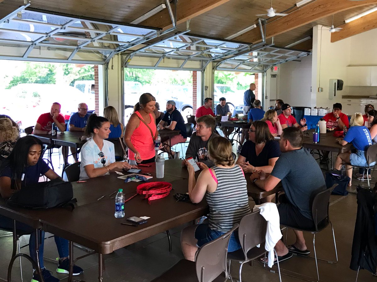 mrgreggarris's tweet photo. The Kilbourne Middle School staff embarking on the #KMSQuest this morning! https://t.co/yQQuC74QMM