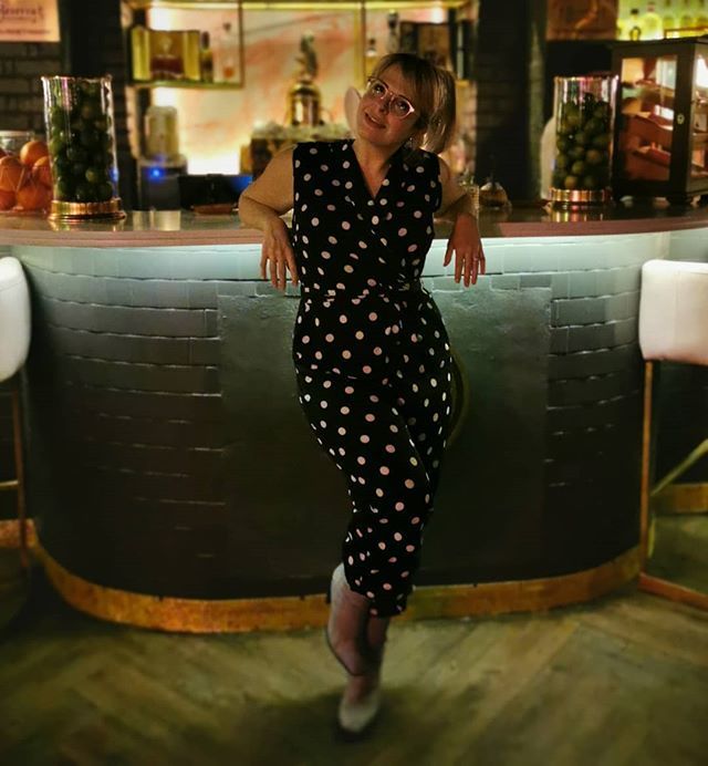 JitteryCitizens's tweet photo. When you out at the club, looking cute for a photo is sometimes not easy when your feet are killing you. Adopt the flamingo pose,tilt your head and say "hiiii cute polka dot jumpsuit" https://t.co/I5o1WCNbIv