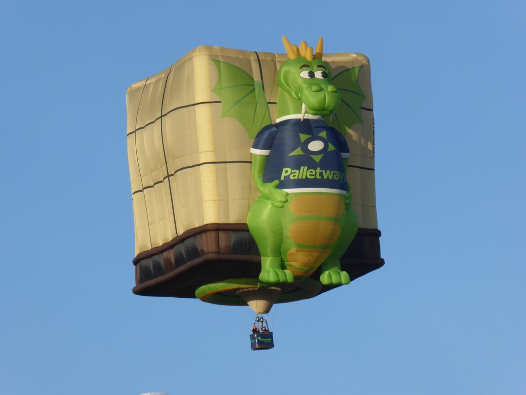 Palletways_155's tweet photo. Throwback to a Palletways appearance at the #bristolballoonfiesta #bringbackthedragon
#localpeopledeliveringlocally
@PalletwaysUK #bestofthebest https://t.co/orrx6e27II