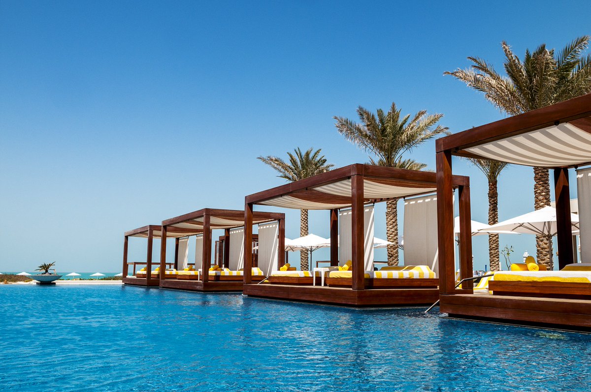 TC_CityBreaks's tweet photo. Even down near the Palm, you won't need to spend much more. Of course, there are plenty of six star hotels too, if you 've got money to burn! 2/3
https://t.co/Bh01YZviHF https://t.co/CUiNdl8iHR
