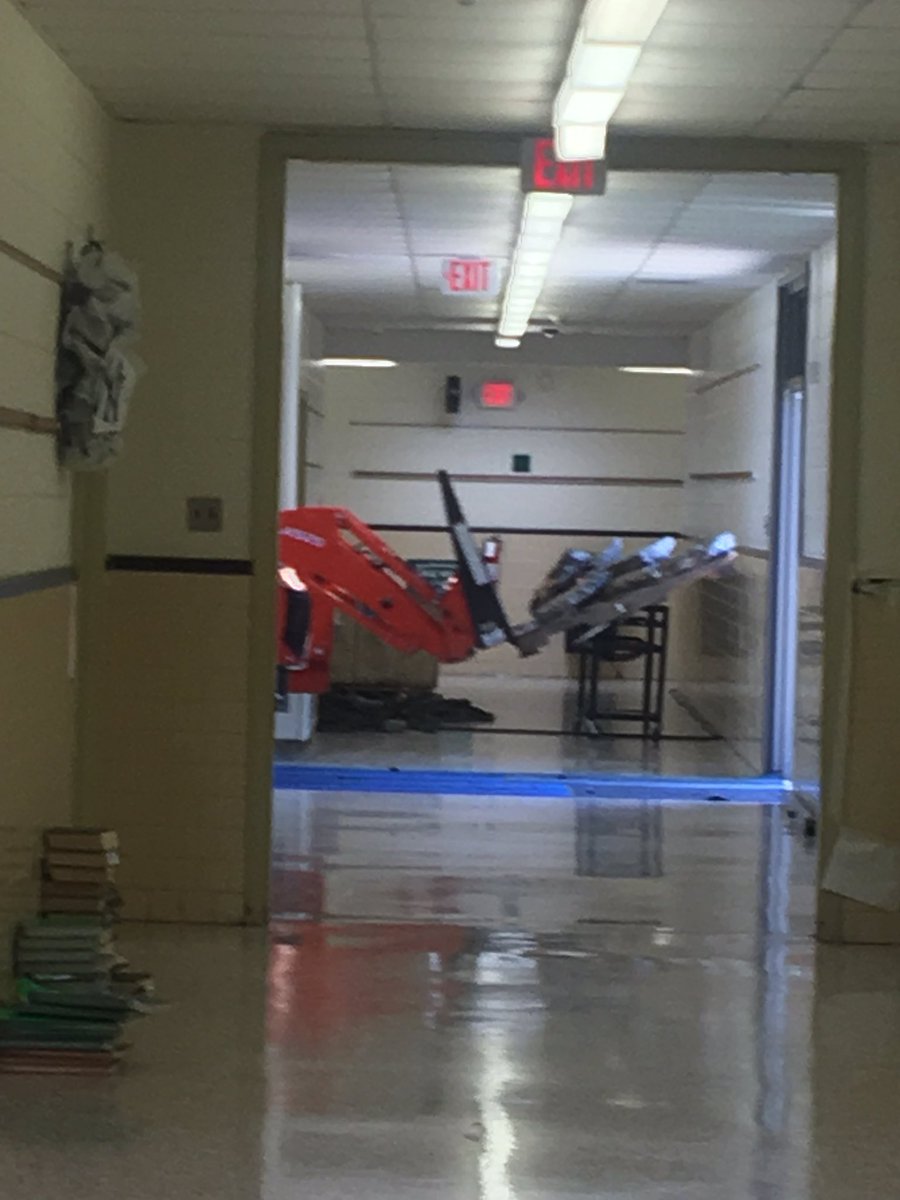 CHPS_Reading4u's tweet photo. It's not every day you see a tractor in the hall!!  @NES_CHPS @CHPSK12 #gocolonials https://t.co/49M4PjHXvp
