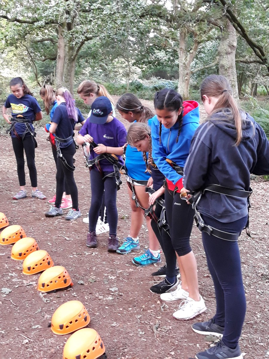 2ndBlandford's tweet photo. Guides having adventures and enjoying the out of doors @Girlguiding @westmoorsguides https://t.co/8TNNZzl7re