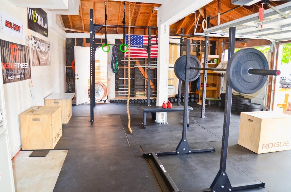 Perfect space for some Olympic lifting and gymnastic movements. DM us your home gyms and check out our recommended equipment at amazon.com/shop/gymyeti