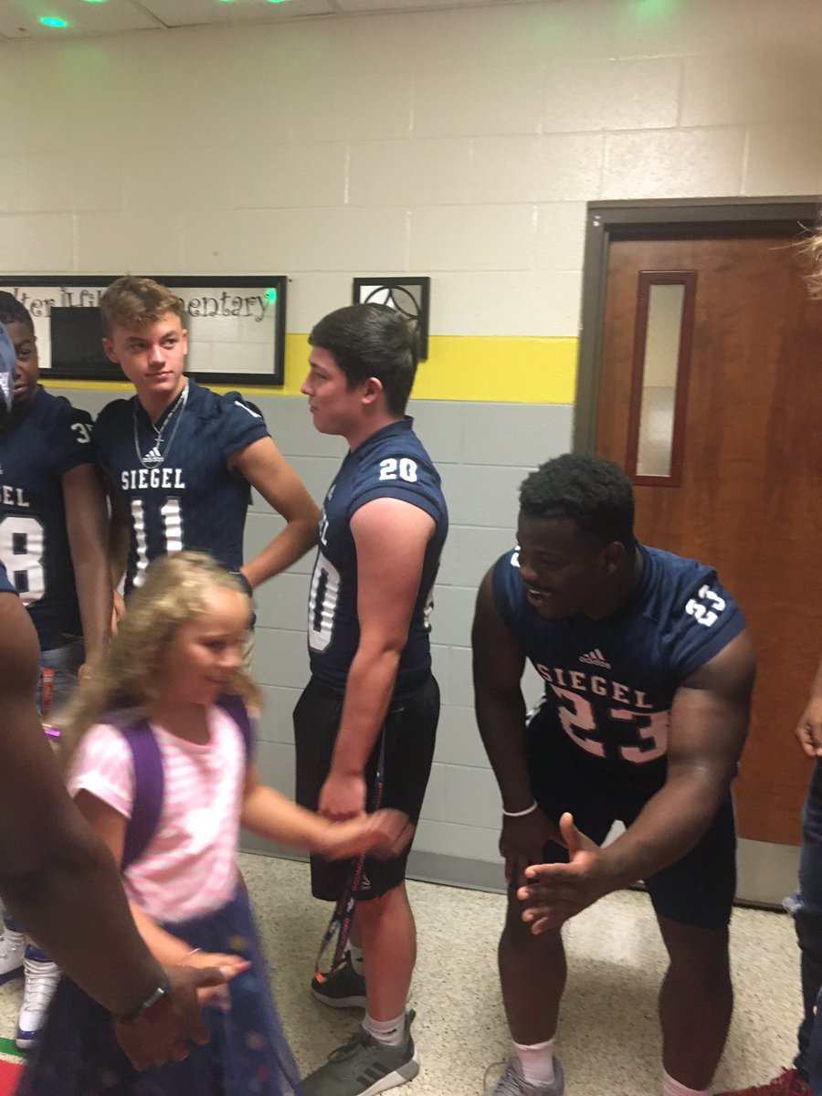 Big thanks to @WalterHillSch for inviting <a href="/StarsFootball/">Siegel Football</a> to your First Day of School Celebration! ❤️Such a great start to an exciting year!