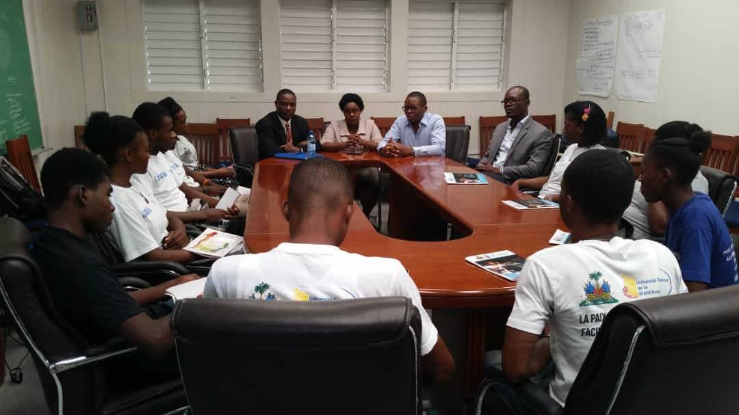ONUFemmesHaiti's tweet photo. En prélude à la célébration de la #JournéeInternationaleDeLaJeunesse, le 12 Août 2019, @ONUFemmesHaiti, @mjsacinfo et #MairieDeJeremie lancent la quinzaine de la jeunesse dans la ville des poètes autour du thème: “transformer l’éducation pour la paix et la cohésion sociale” https://t.co/beyo06LUVe