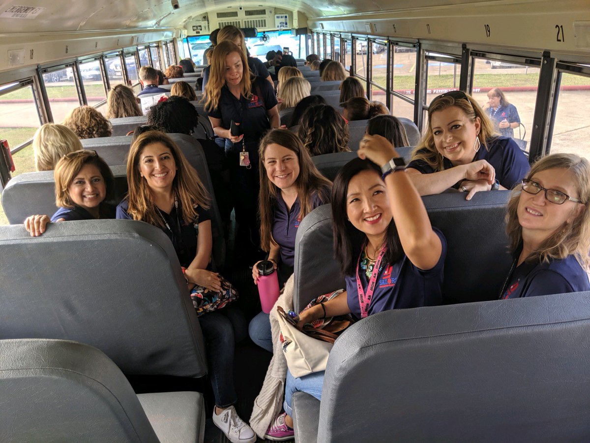 serschabek5's tweet photo. Fifth grade on the way to convocation! #FBISDConvocation @APE_Sailors @FBISDLearns https://t.co/UZKHV0Beut
