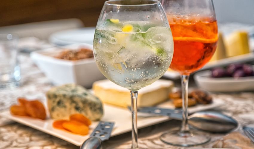 scottish_gin's tweet photo. A #gin and #cheese festival is coming to Glasgow in September! 
Find out more at https://t.co/5hS9yJGC6S.
#Glasgow https://t.co/tdUrkCr18F