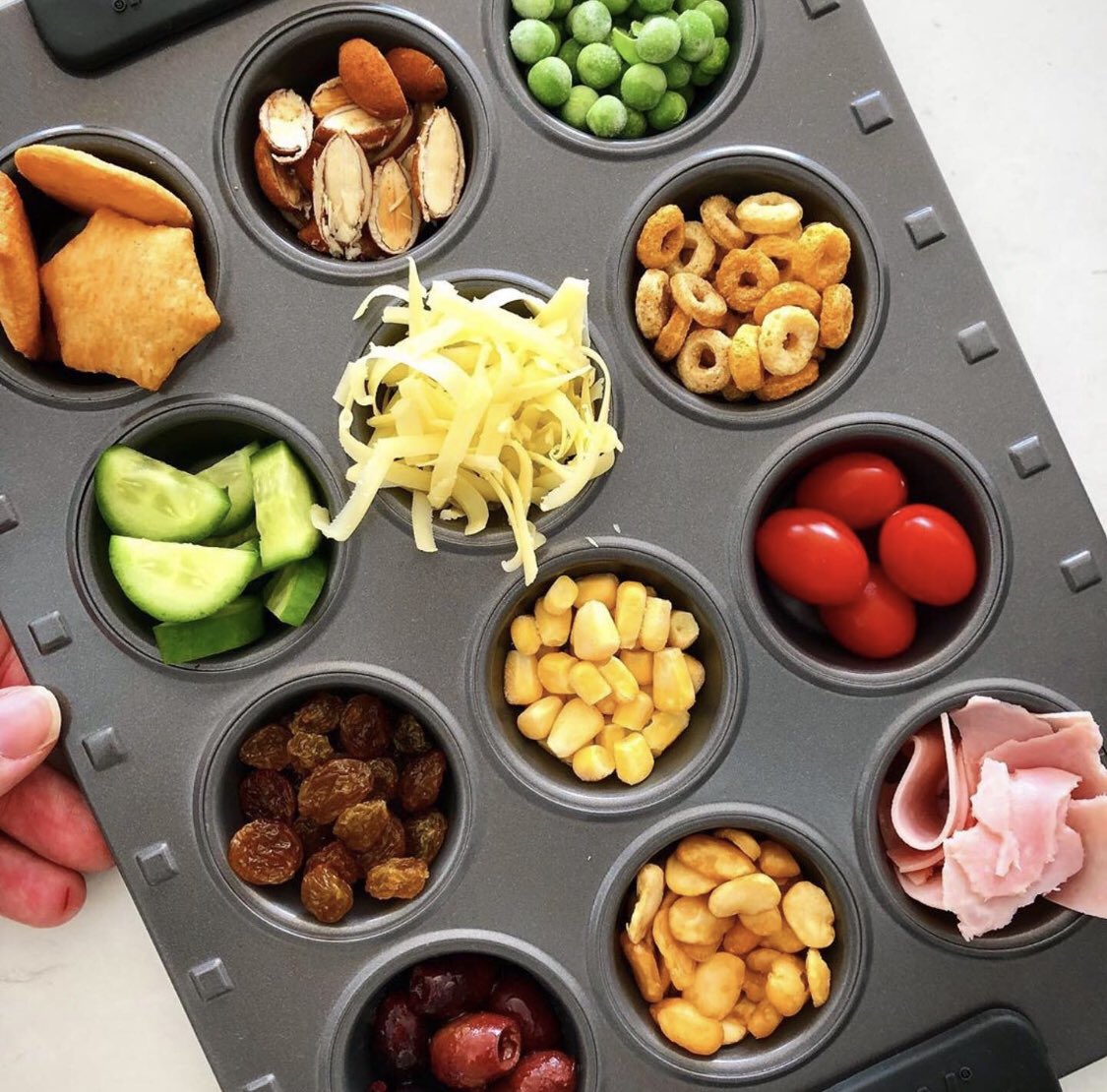 Onmychildsplat1's tweet photo. Have you ever tried to serve your toddler’s food in a muffin tray? .
It’s fun and helps to try and learn about new foods. 👍
What a colourful tray by @feedingtoddlers. #muffintray #toddlersfood https://t.co/3yHmVuv5e2