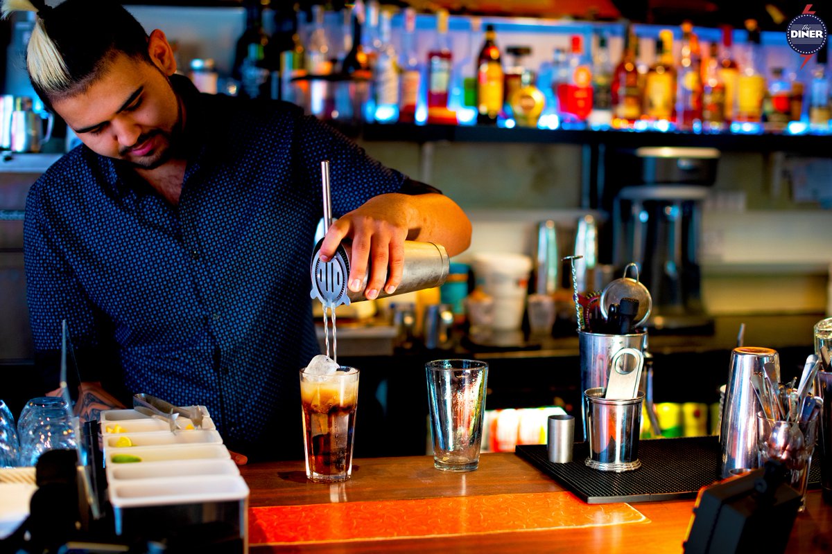 Shout out to everyone who’s started their #weekend early by drinking like it’s a #Friday 🥂 #ThursdayIsTheNewFriday #TheDinerUK #Cocktails