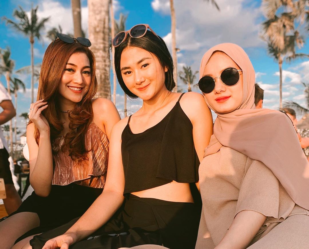 JagarSilaen's tweet photo. Cantiknya pool poolll pooolll π
.
@sheilariven
@dindahw
@zahwaqilah
@finnsvipbeachclub πππ .
.
#sheilarizkyana #sheilarizkyanalovers #dindahauw #bali #baliindonesia #zahwaaqilah #renations https://t.co/CHLmO1TCSZ