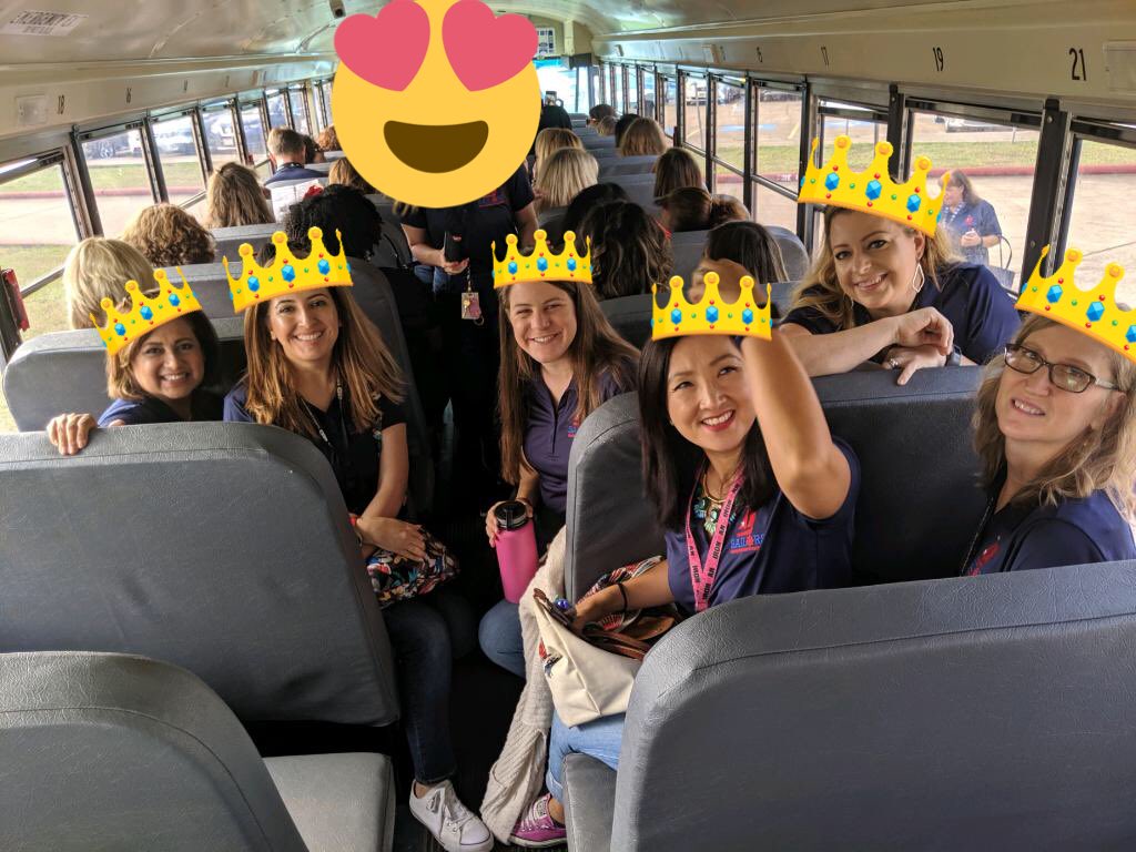 MrsG_LOVES2R3AD's tweet photo. #5thAPE #convocation2019 #Queen https://t.co/A31tuhfUVb