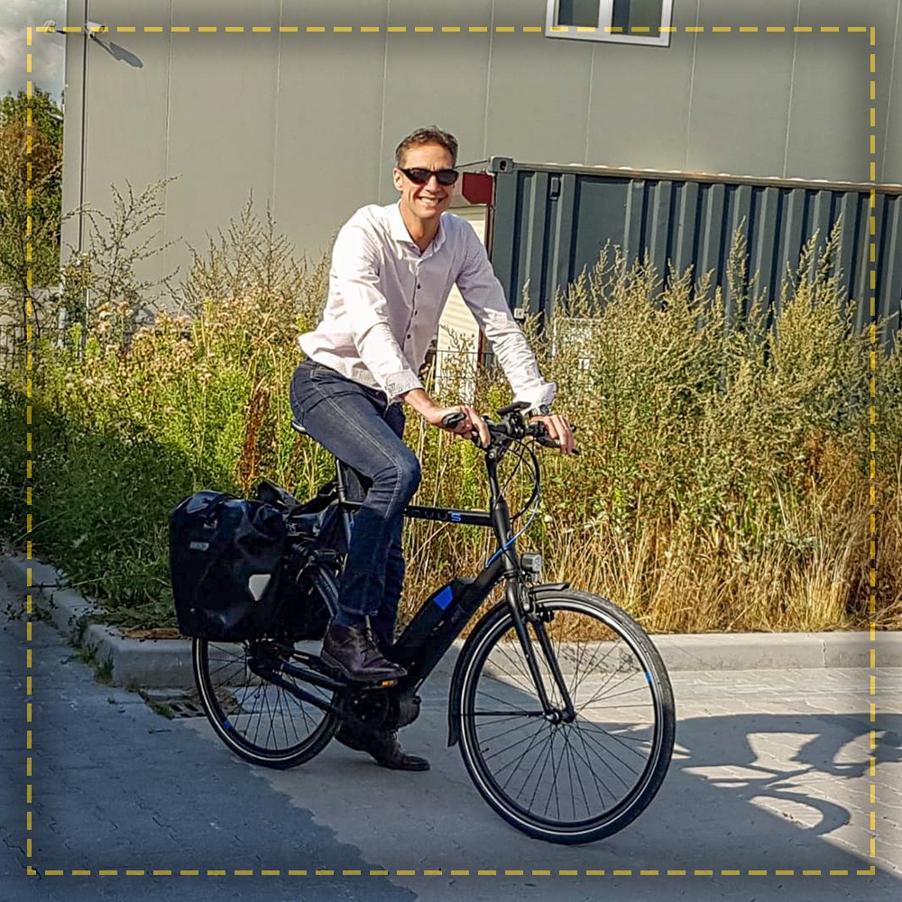 KaeserNL's tweet photo. Onze managing director Jos geeft het goede voorbeeld. Lekker op de fiets van Borne naar Oldenzaal!

#Kaeser #Borne #Oldenzaal #Gezond https://t.co/fxi1Hninq2