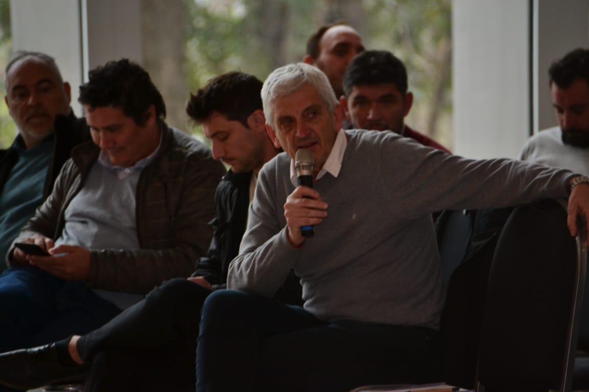MinSPcba's tweet photo. @SecAmbyCC @AjuntamentVLC Los asistentes intercambian ideas y planteos sobre lo trabajado a nivel general en la #PreCOPCba2019. https://t.co/YuO173adiO