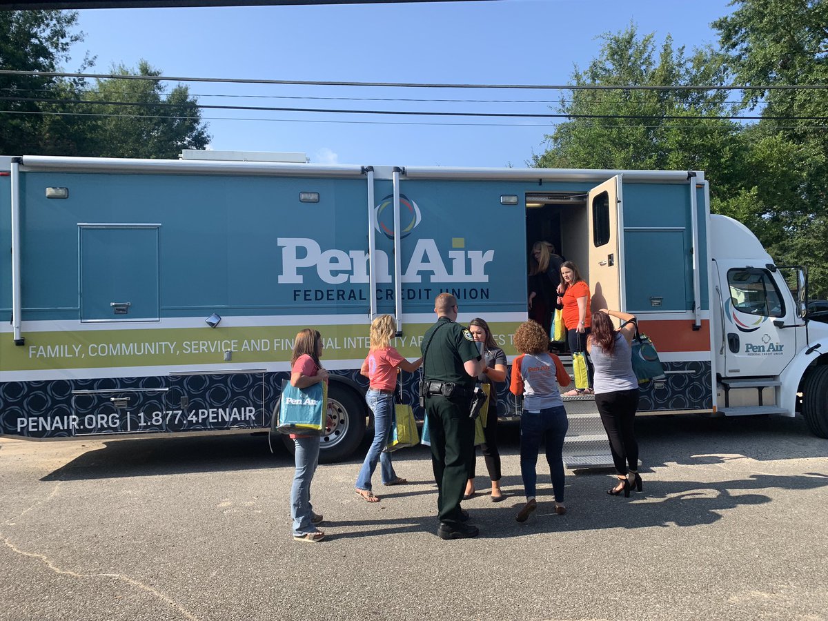 Kristi6FL's tweet photo. @PenAirFCU Thank you for the generous donation for our school and treat bags for our Jay Elementary teachers!! Your kindness is appreciated! #surpriseaschool #raisingroyals #smalltownbigschool https://t.co/649UmQEDa2