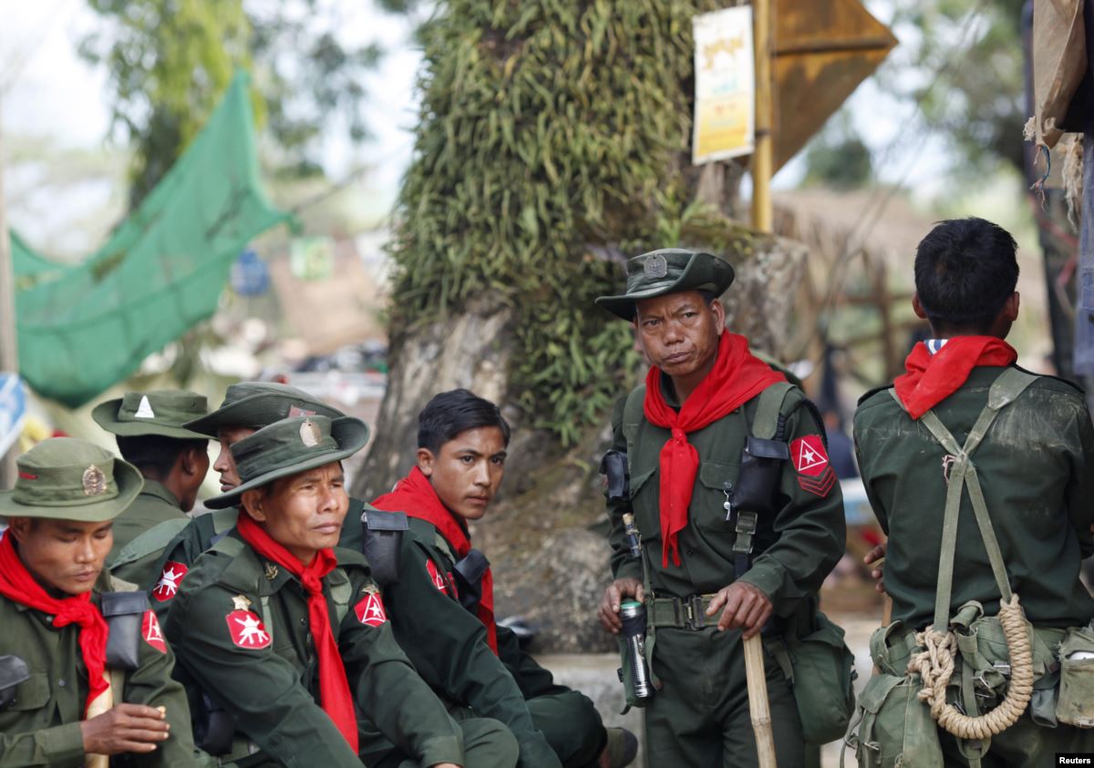 wong_htun's tweet photo. More than 3,000 villagers are being trapped, falling into the trap of trying to escape from the fighting between AA and Burmese brutal Army
in scores of village around Minbya tsp in Northern Rakhine State.@UNHumanRights @Refugees @hrw @ICRC @UN_Spokesperson @YangheeLeeSKKU @AP https://t.co/5LnmItGSxq