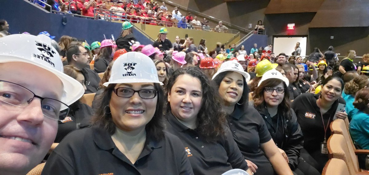zsalasHCISD's tweet photo. Kicking off a Great year! @THE_HCISD 5th Rocks! 🤩 https://t.co/6Tk0ZNhRvr