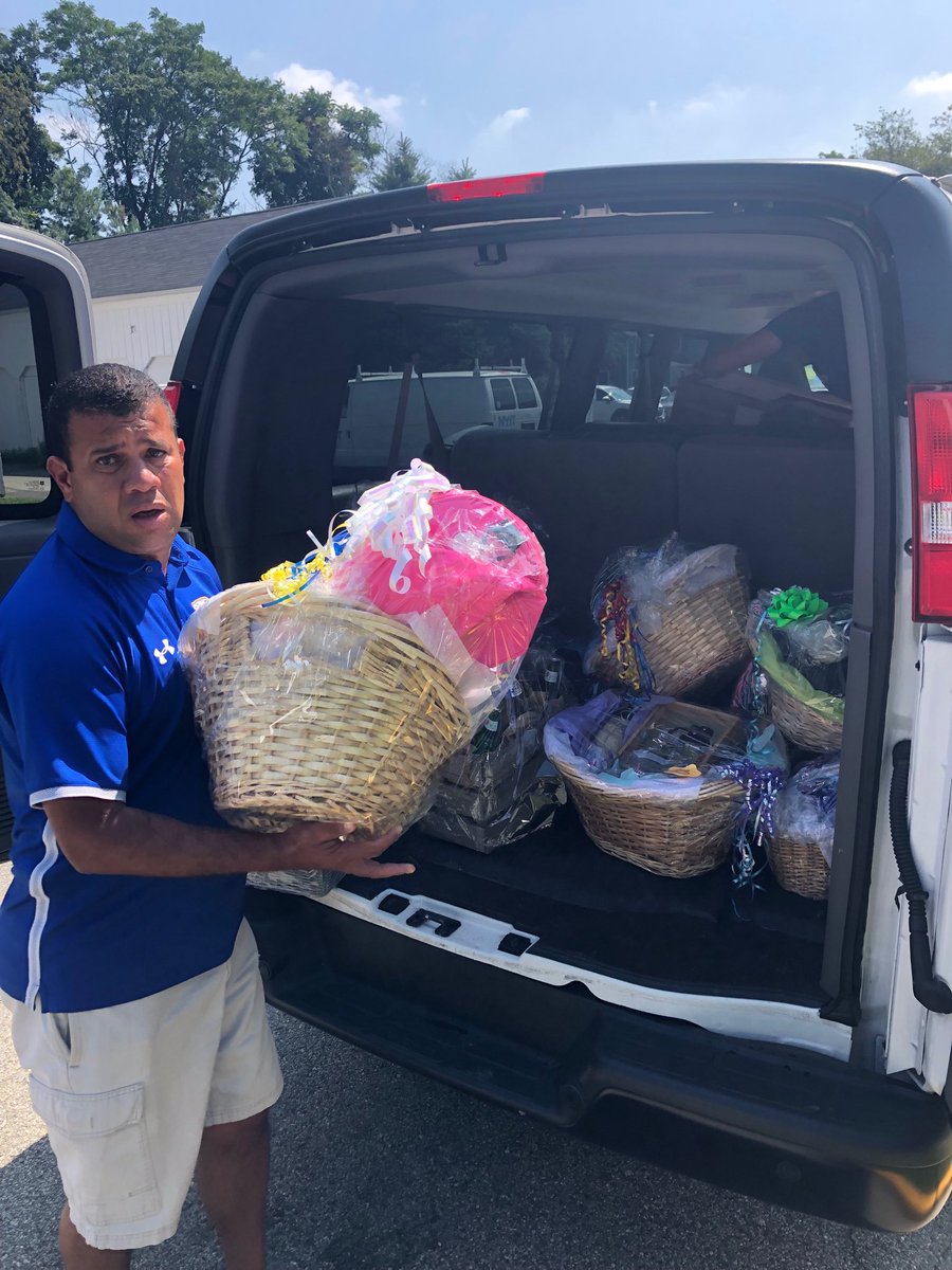 tutski4's tweet photo. Gifts for the NYIT Athletics Golf Outing getting loaded up. ⛳️ Join us Tuesday Aug. 13th at The Woodside Club, Muttontown, NY. 10am Registration/Breakfast. 11:30am Shotgun Start. 🏌️‍♂️GO BEARS 🐻 https://t.co/FW6ep0flSF