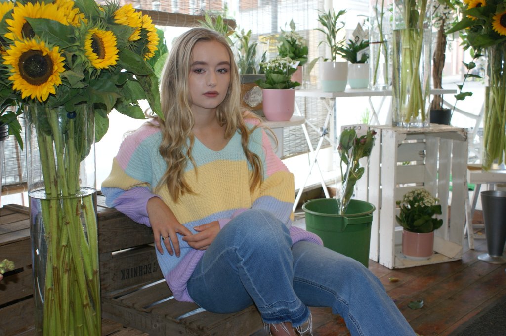 __Route13's tweet photo. 🌻🌻🌻
.
.
.
.
.
#sunflower #flower #summer #summer19 #ss19 #trend #jumper #pastel #pastelcolours #vneck #style #summeroutfit #summersale #clearance #online #onlineshopping #colourful #stripe #colourblock #knitwear #summerknitwear #route13 https://t.co/DcAMF7wmoT