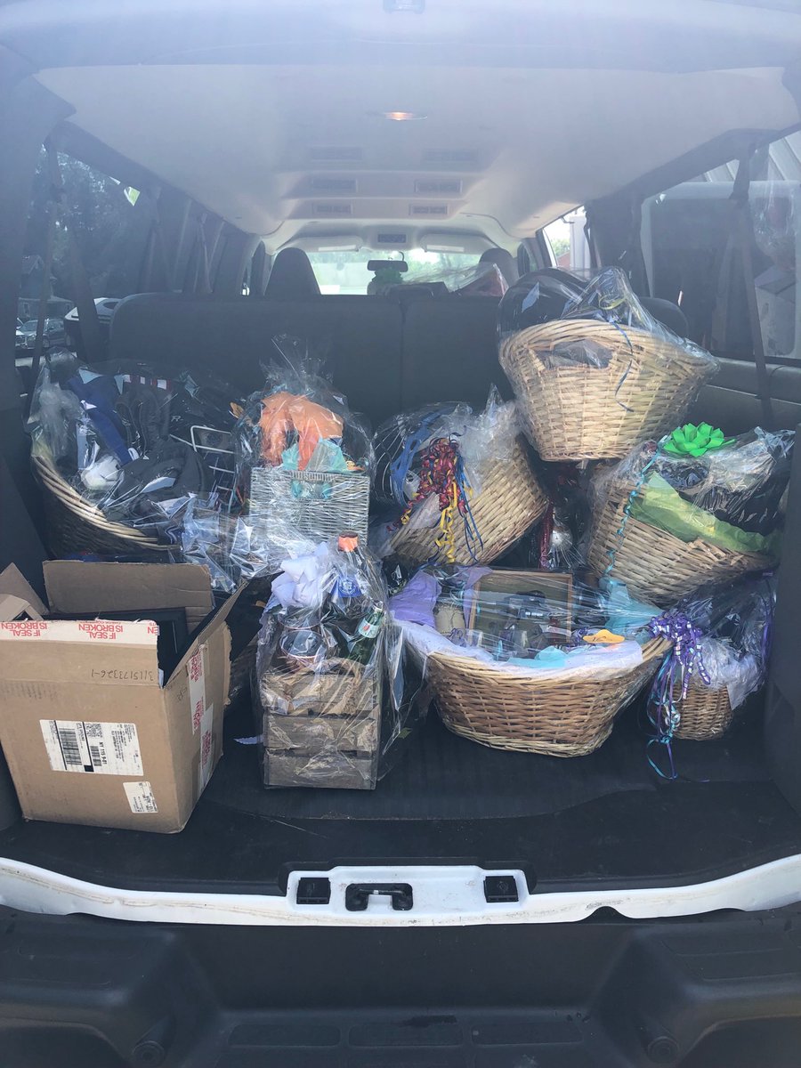 tutski4's tweet photo. Gifts for the NYIT Athletics Golf Outing getting loaded up. ⛳️ Join us Tuesday Aug. 13th at The Woodside Club, Muttontown, NY. 10am Registration/Breakfast. 11:30am Shotgun Start. 🏌️‍♂️GO BEARS 🐻 https://t.co/FW6ep0flSF