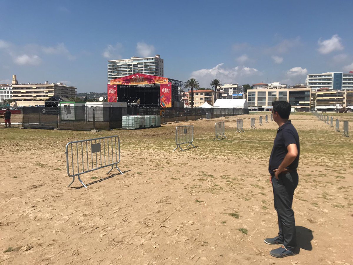 elvendrell_cat's tweet photo. L'alcalde @Kmarmovi i el regidor de Festes, @chriistiaan4 han visitat avui les instal.lacions del #Festiuet. Tot a punt per acollir i gaudir d'un festival de referència. #elV https://t.co/kbtoTLuaIN