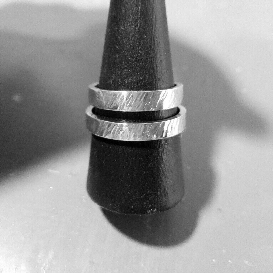 bcvlz2radio's tweet photo. Julia hace un tiempo nos cedió este hermoso y super diseño de pin hecho en bronce.

Cada tanto hacemos varios para vender y mantener nuestro espacio.

Estamos preparando algunos para llevar a el #FABSalta #fab3 ¡Reservá el tuyo!

Síganla a Julia en su IG https://t.co/3EfTAh7oKg https://t.co/USj6MZYDRa