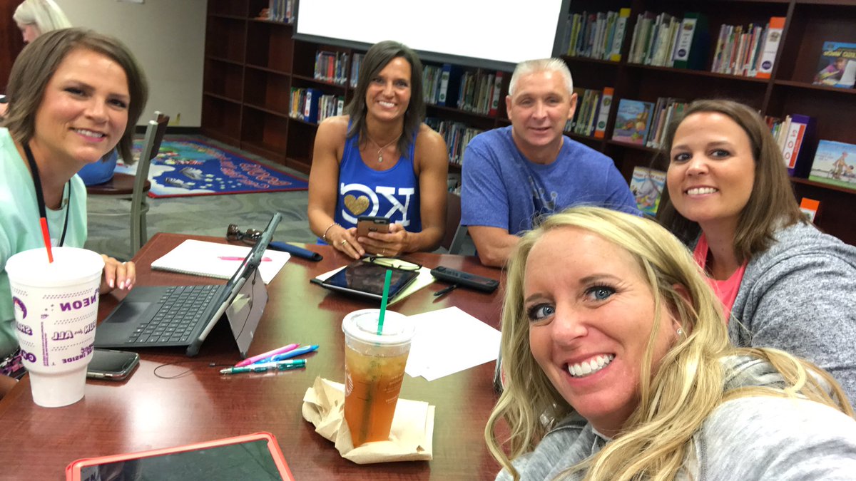 LindsaySutton77's tweet photo. 1st day back! 1st Tweet EVER! #teachers #friends https://t.co/474h9l2Vdo
