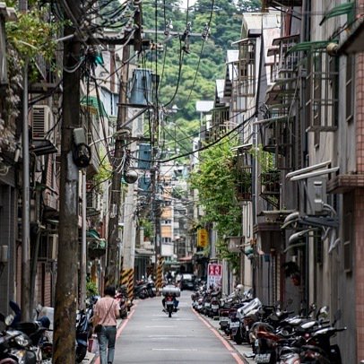 erickyin's tweet photo. A long alley
深巷
#alley #lane
#urbandecay #urbanscene
#wires #street
#reallife #life
#cityscapes_unlimited #citygrammers
#Photowalk #Observe
#justgoshoot #taipeitravel
#serialshooters #theimaged
#availablelightonly #photooftheday
#igrecommend #in… https://t.co/uGIgp0uixO https://t.co/hsGaat2Ns0
