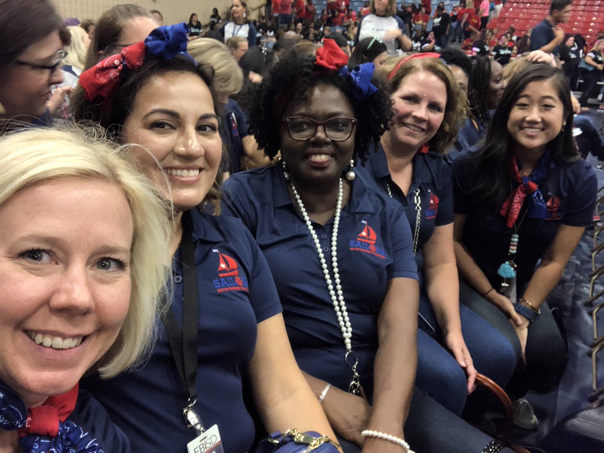 mrs_mihalick's tweet photo. #FBISDConvocation https://t.co/lXTZ9ionjP