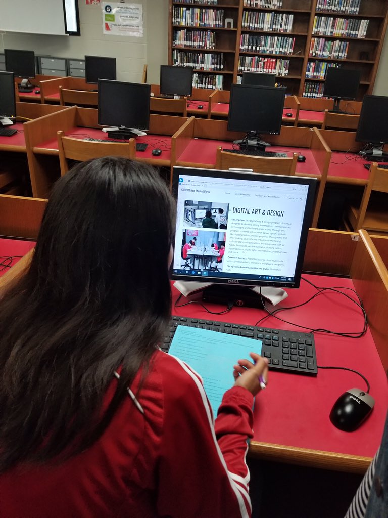 MyFutureMyWay's tweet photo. @MetroSchools @GlencliffColts This work is continuing today and beyond! @DavisThommye and the @GlencliffColts team are making sure that each new student knows all of the opportunities available to them in their school via an online portal. Another facet of making this year the #bestyearever https://t.co/cObn2ysB5j