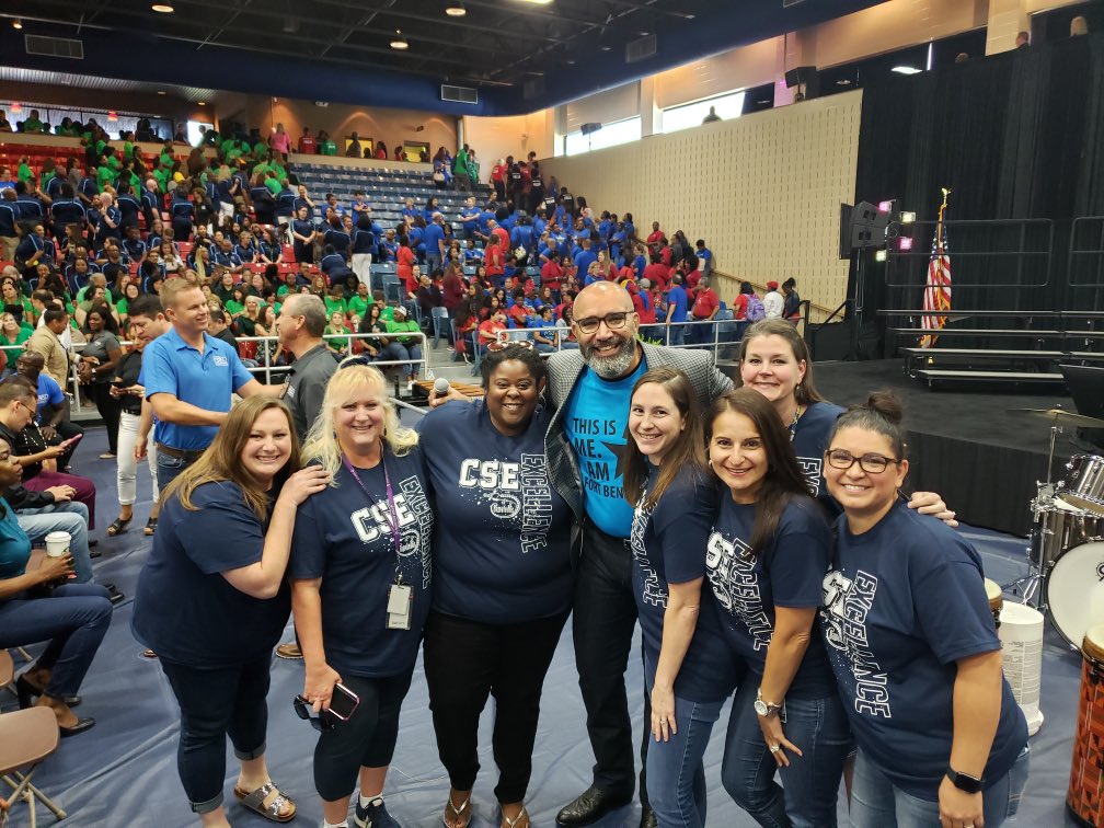 MrsGarzaJNE's tweet photo. Convocation 2019! #csefourthgrade https://t.co/BLKLTT2Fo6