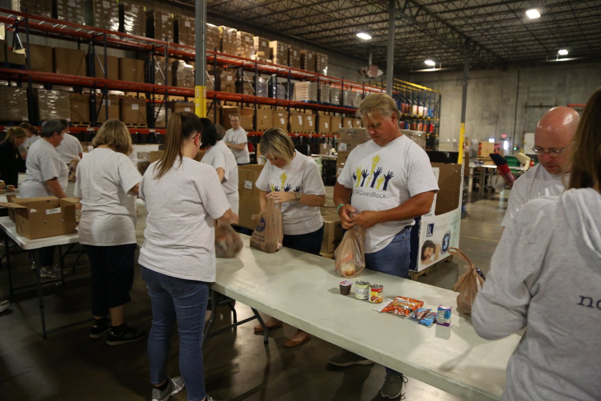 INRevenue's tweet photo. #INDOR volunteered at @GleanersFBIndy food pantry yesterday by handing out food and assembling BackSacks (sacks of food for students to take home each Friday). Over 400 people were helped in the food pantry which equaled over 10,000 meals provided! Way to go team! #DORGivesBack https://t.co/M9oMsfRXoC