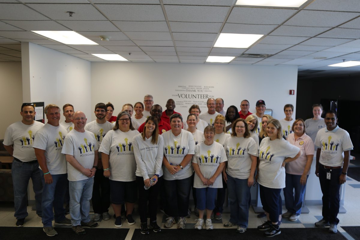 INRevenue's tweet photo. #INDOR volunteered at @GleanersFBIndy food pantry yesterday by handing out food and assembling BackSacks (sacks of food for students to take home each Friday). Over 400 people were helped in the food pantry which equaled over 10,000 meals provided! Way to go team! #DORGivesBack https://t.co/M9oMsfRXoC
