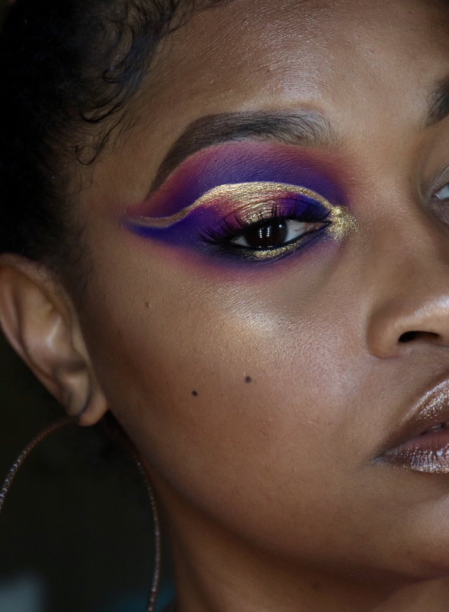 Cocoslyfe1130's tweet photo. π π π
I get princess vibes from this look!!!
#makeup #makeupartist #makeupaddict #makeupbyme #mua #mue #cutcrease #halo #halomakeup #blend #gold #melanin #melaninpoppin #makeupforwoc #makeupjunkie #makeuplooks #makeuplover #eyebrows https://t.co/zguh7wKdue
