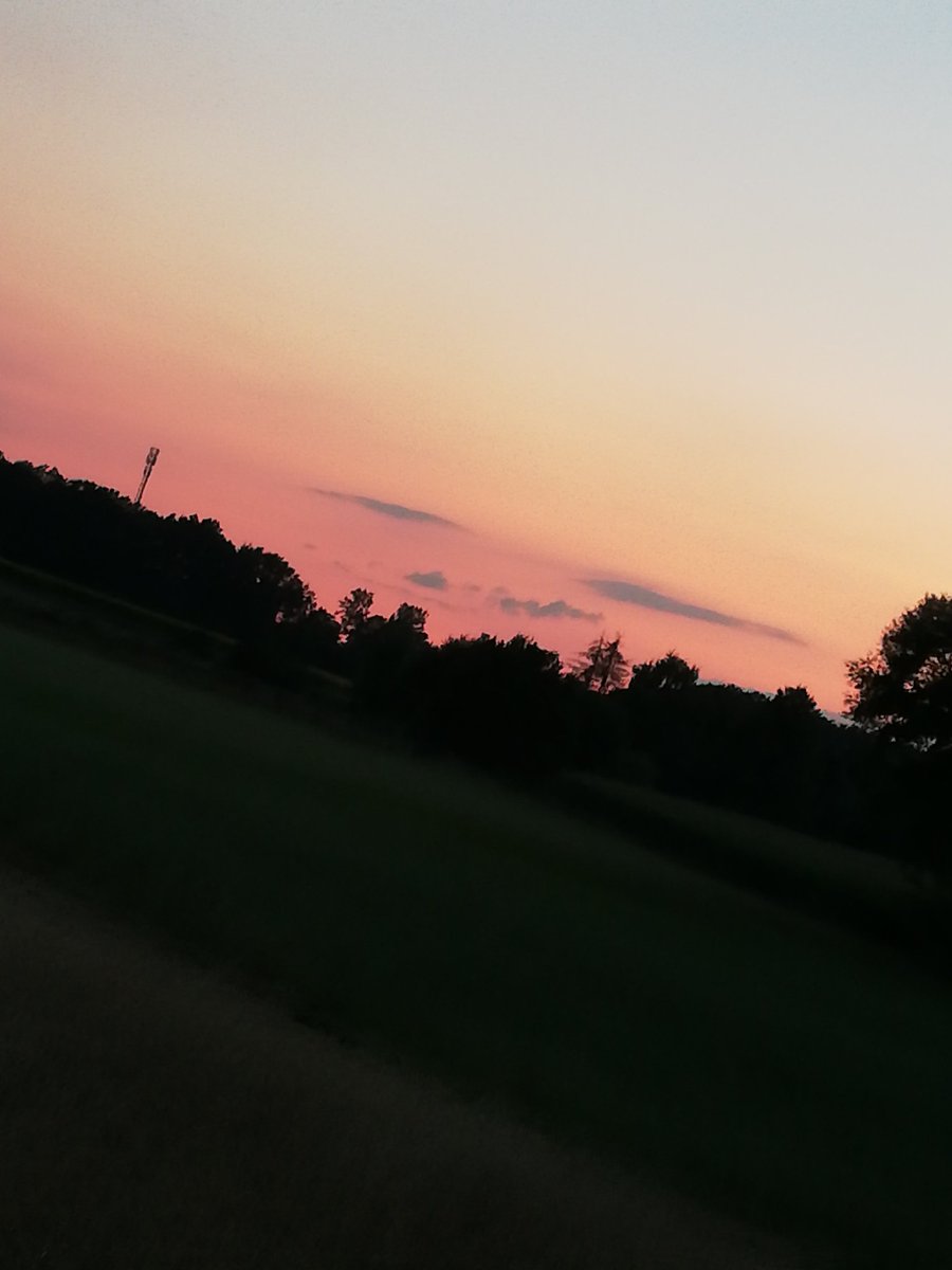 Ayleen_Miga's tweet photo. Go outside with my dog. In the sunset. 😍
#dog #hund #sunset #TrueColors #sonnenuntergang #nature #outside #outsiders #lack #bund #friend #친구 https://t.co/BNHchW7lbr