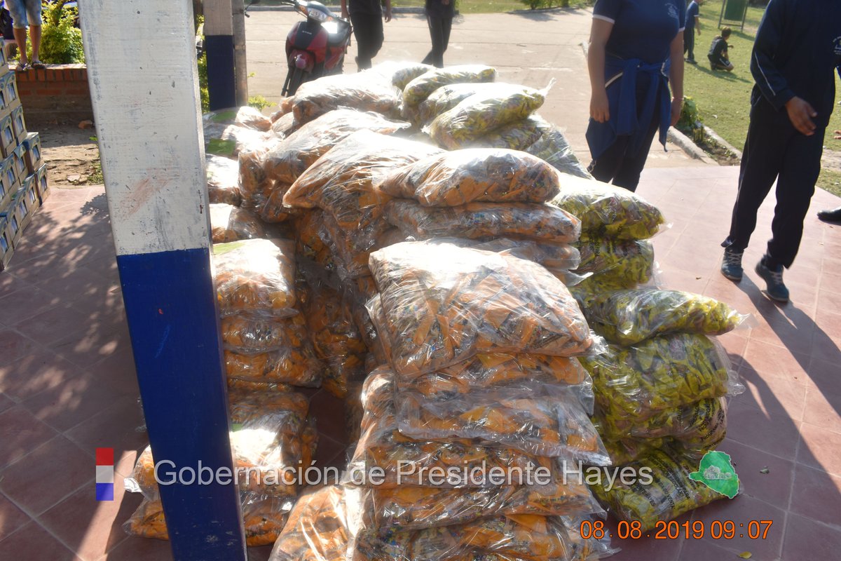 También cumplimos con los alumnos en la entrega de la Merienda Escolar en Villa Hayes, en el Colegio y Escuela Raúl Peña, y en Colegio/Escuela Defensores del Chaco.

Paso a paso estamos llegando a más lugares del Departamento.

#PresidenteHayesNosUne!!!