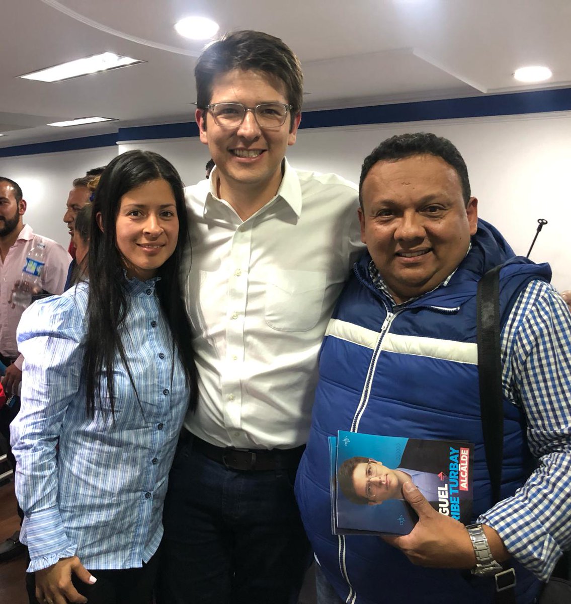 RafaelLopezEdil's tweet photo. En Reunión con el partido conservador para trabajar de la mano por el futuro de nuestra ciudad #bogota y nuestra localidad de #fontibon @soyconservador @edilfontibon @dianasandoval1001 #trabajando https://t.co/cTrttW47QY