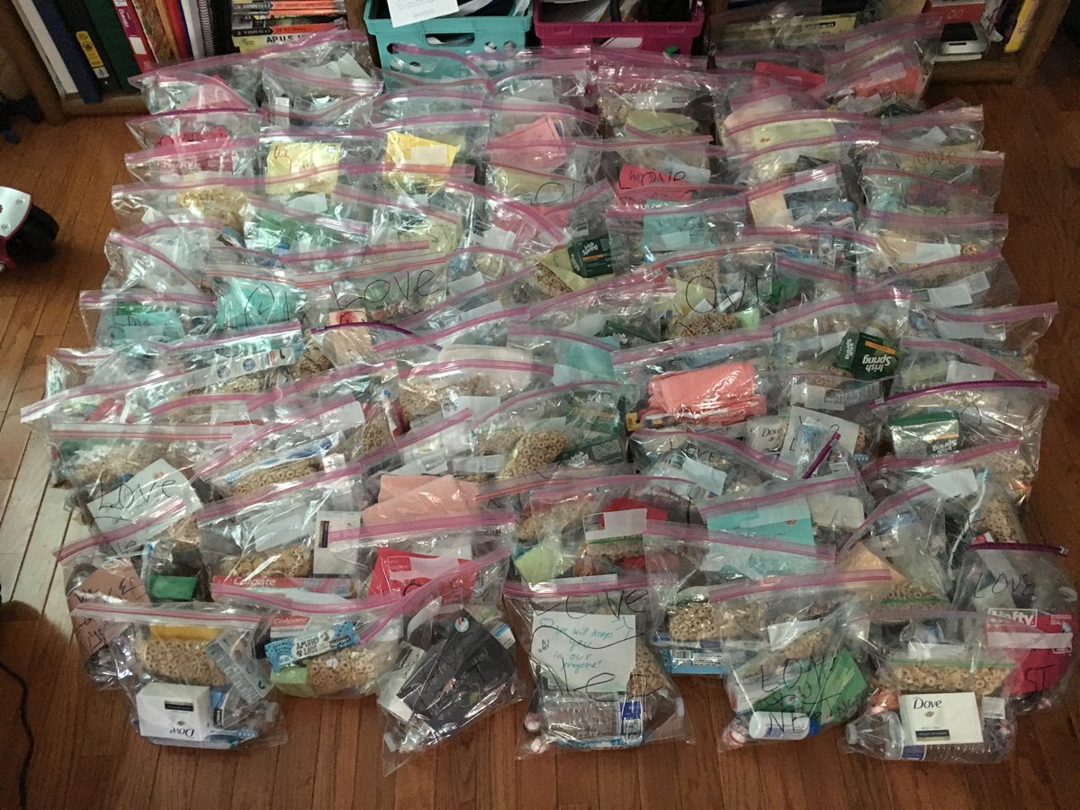 joinnest4's tweet photo. Be the Reason Someone Smiles Today😍 Feeling happy and thankful distributing over 750 blessing bags to the homeless and needy in DC. Kindness is beautiful, let’s spread love and kindness today and every day❤️#GivingToThoseInNeed #TogetherWeCanMakeADifference #BagsOfLove #Kindness https://t.co/kAmUj6dBKQ