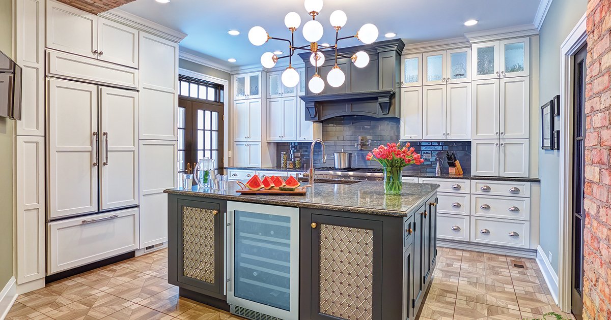 Make a statement without saying a word. A contrasting color island paired with other key elements adds dimension and drama that will leave you speechless. 

Find your perfect finish: bit.ly/2Zf637i