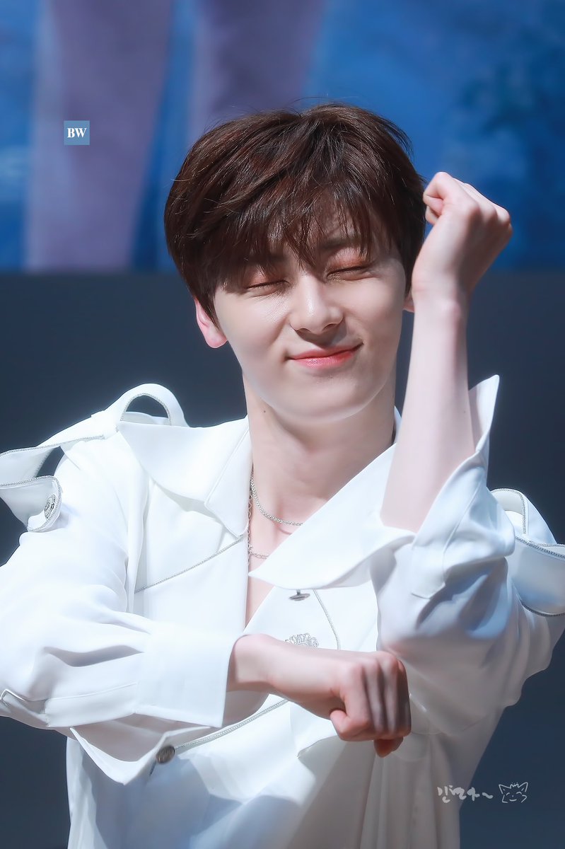 btfway_mh's tweet photo. You are a wonderful person❤️
I hope that your special day is the beginning of another amazing year🎂

#한여름의_시작_생일축하해_민현아
 #Happy_MINHYUN_Day https://t.co/NwAYRZUjHa