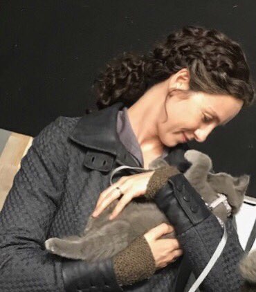 caitriona balfe with her two favorite cats 🐈 #InternationalCatDay