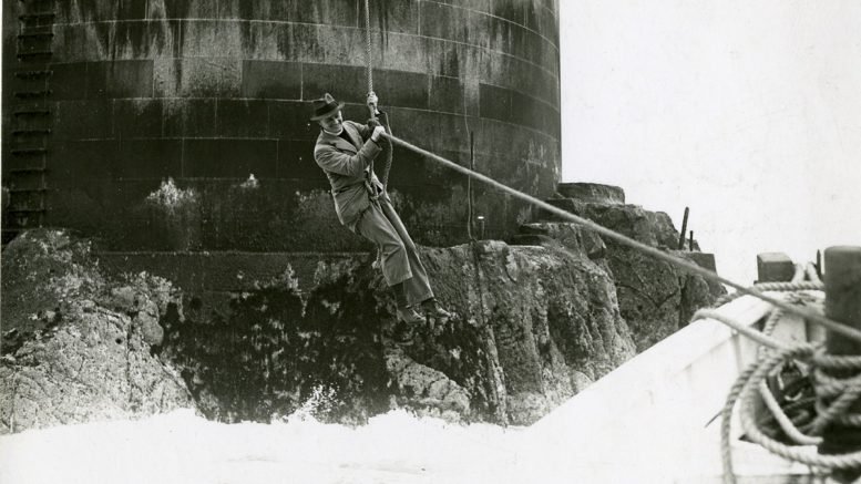 HullMaritime's tweet photo. Hull's role in protecting those at sea explored in new exhibition! 🌊

'For those in Peril on the Sea' will look at how efforts have been made to help seafarers and to improve their physical and moral welfare.

Read more here ➡ https://t.co/DIFKegeF4m #HullYMC https://t.co/QtzAfkmEGk