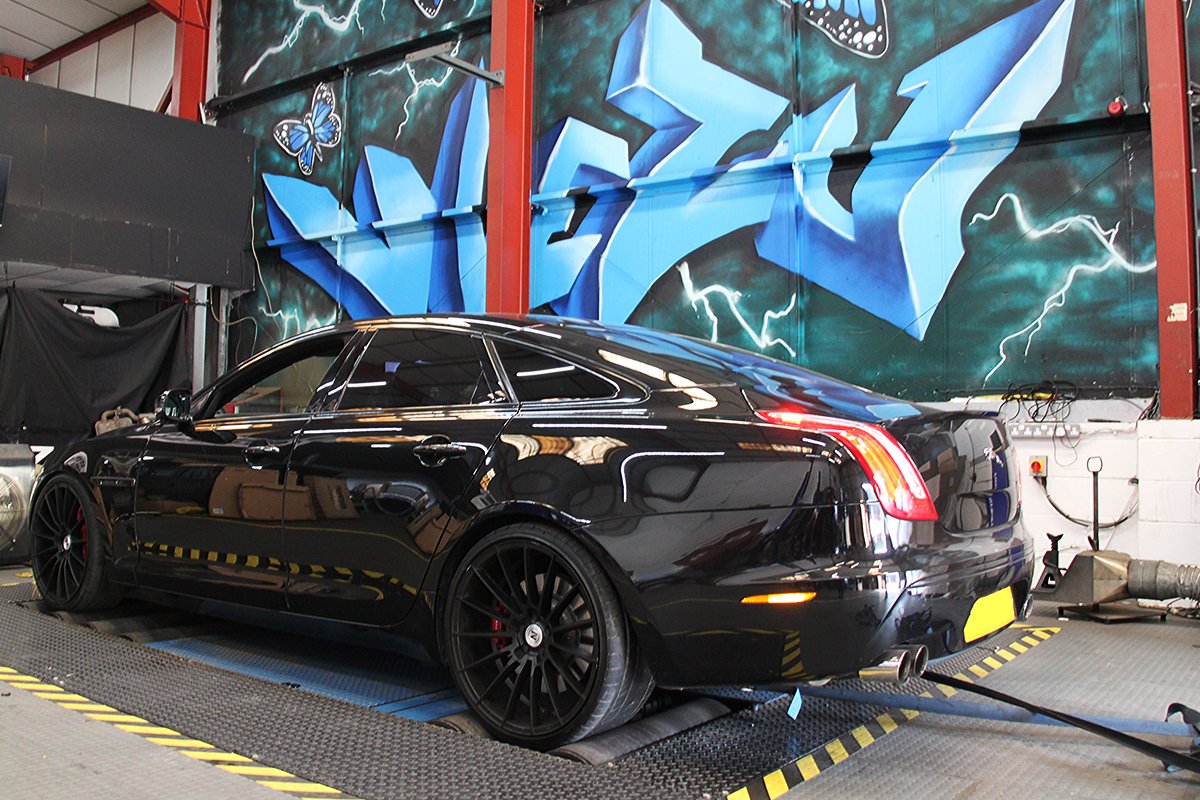 VIPdesign_ldn's tweet photo. Another fantastic 600bhp conversion for this Supercharged Jaguar XJ 5.0 V8! This XJ is driving fantastically, and sounds amazing after we installed 200 cell sports cats! 

Check out the video over on YouTube! ⬇️⬇️

 https://t.co/UG6YqueHNH https://t.co/RByB4zizTP