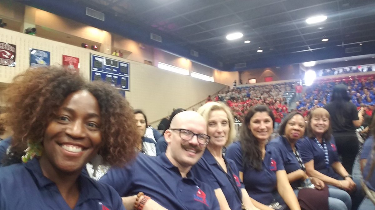 ClassroomDavis's tweet photo. Waiting on convo... somebody said it was 40° in here... #doubtthat @APE_Sailors https://t.co/1vEt5LRe3V