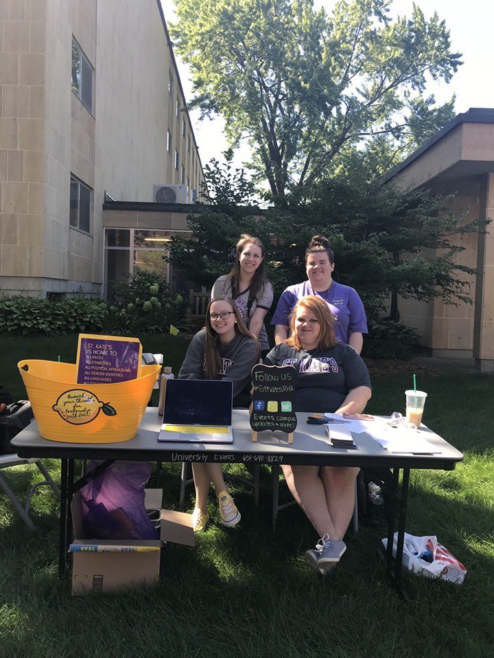 StKateAdmission's tweet photo. Beautiful weather &amp; new Katies ready to check out the res halls make for a great Room Preview Day! 🏠 https://t.co/d2hIJ5RiGt